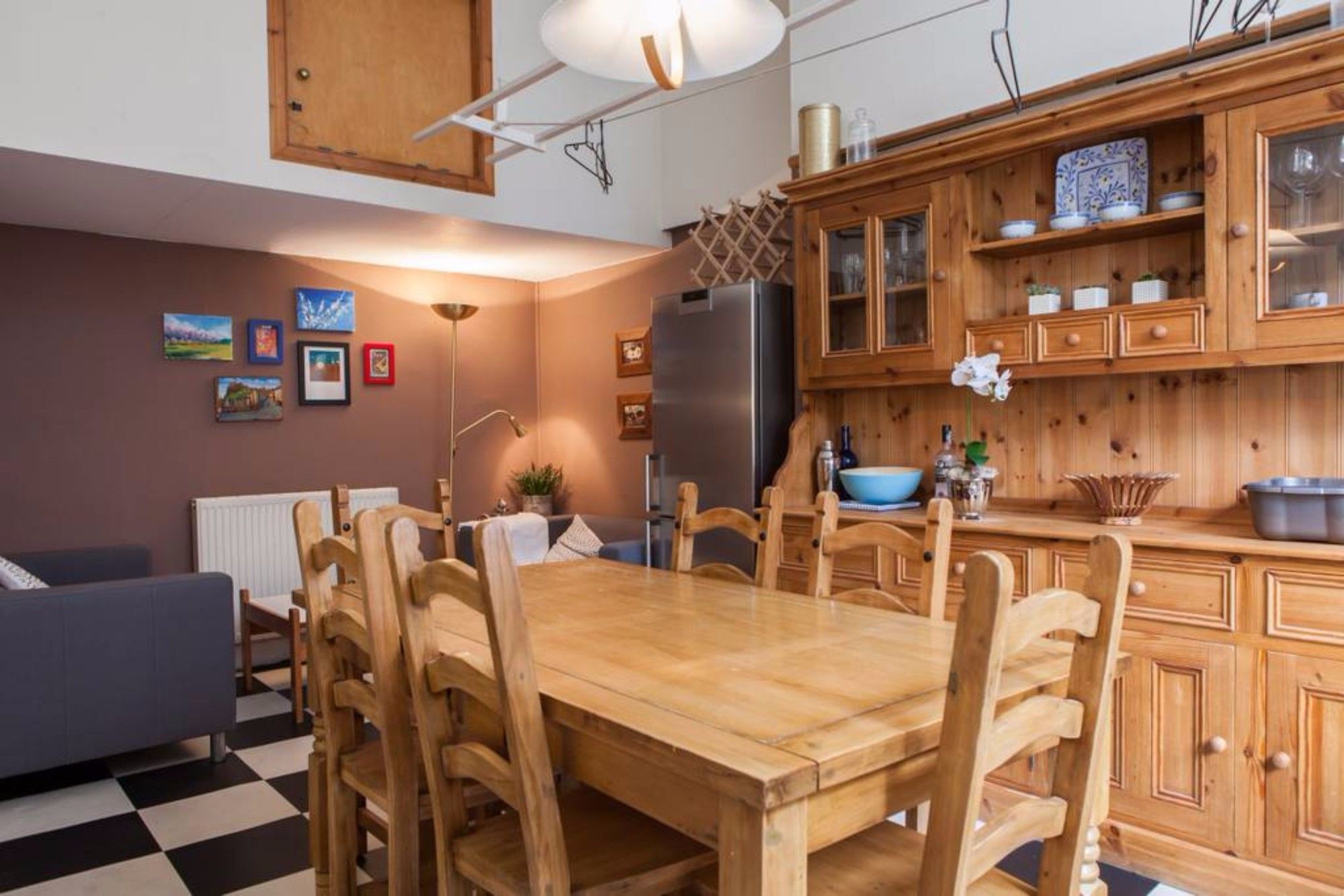 4 Bedroom Near The Meadows *