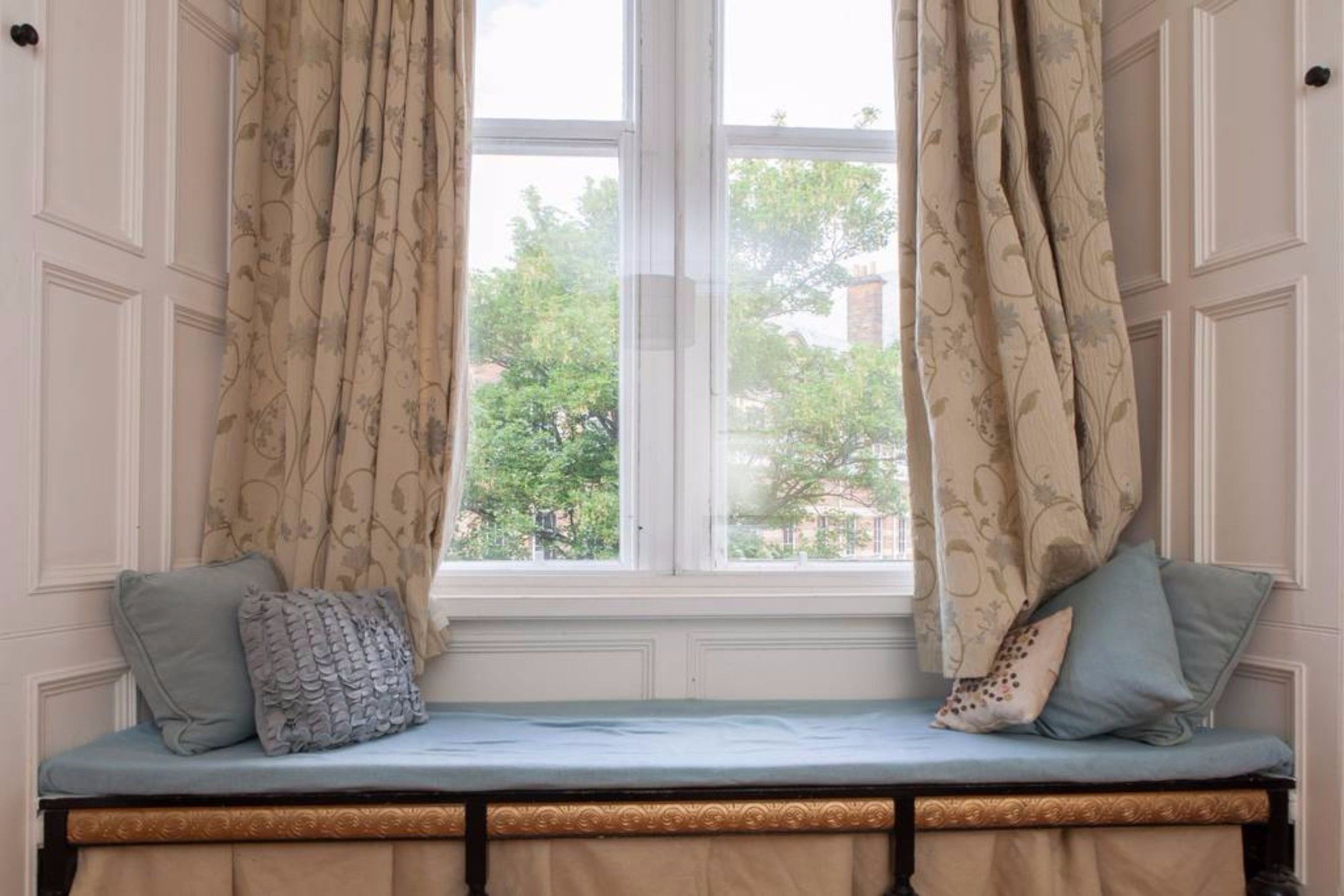 4 Bedroom Near The Meadows Apartment Edinburgh
