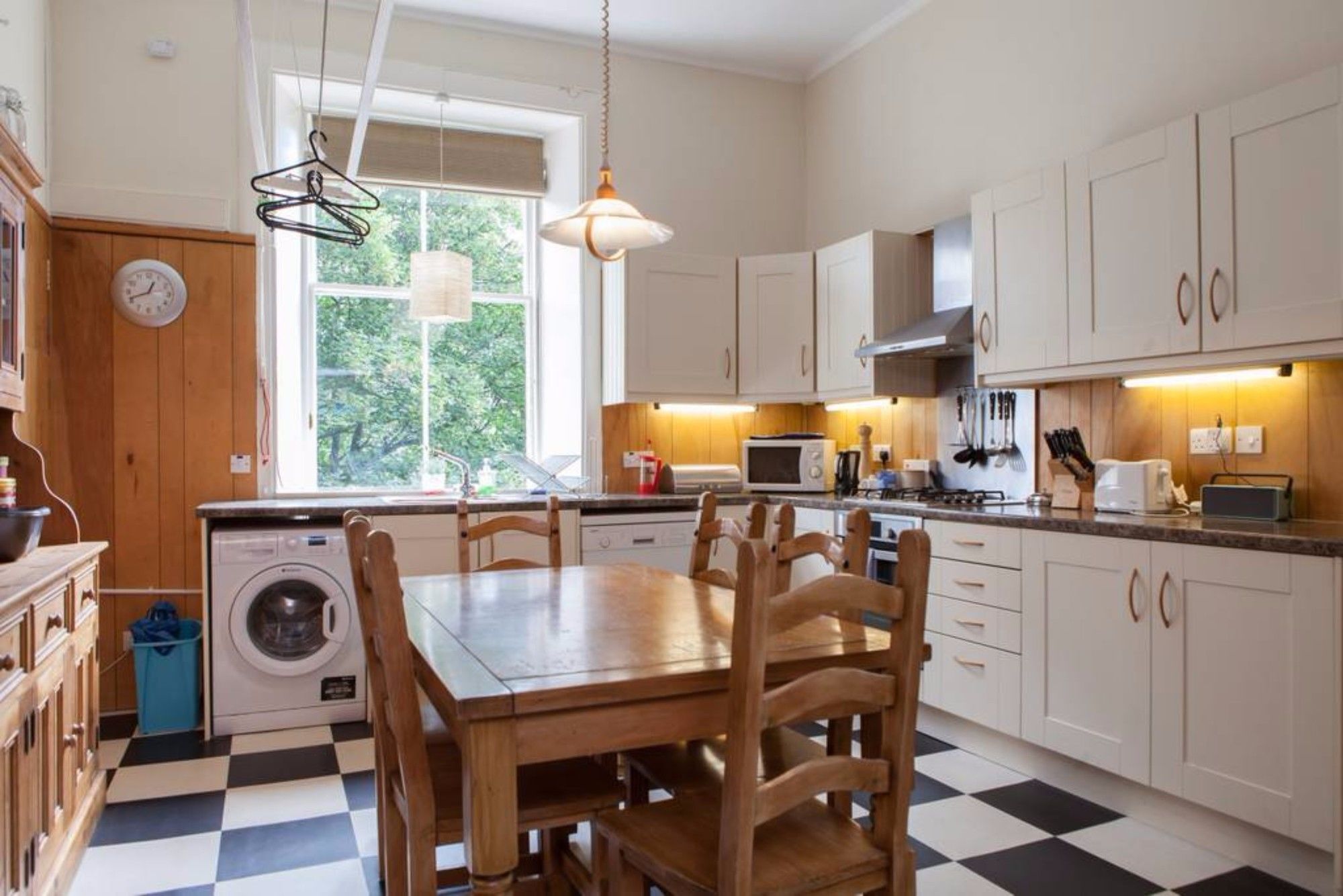 4 Bedroom Near The Meadows Apartment Edinburgh