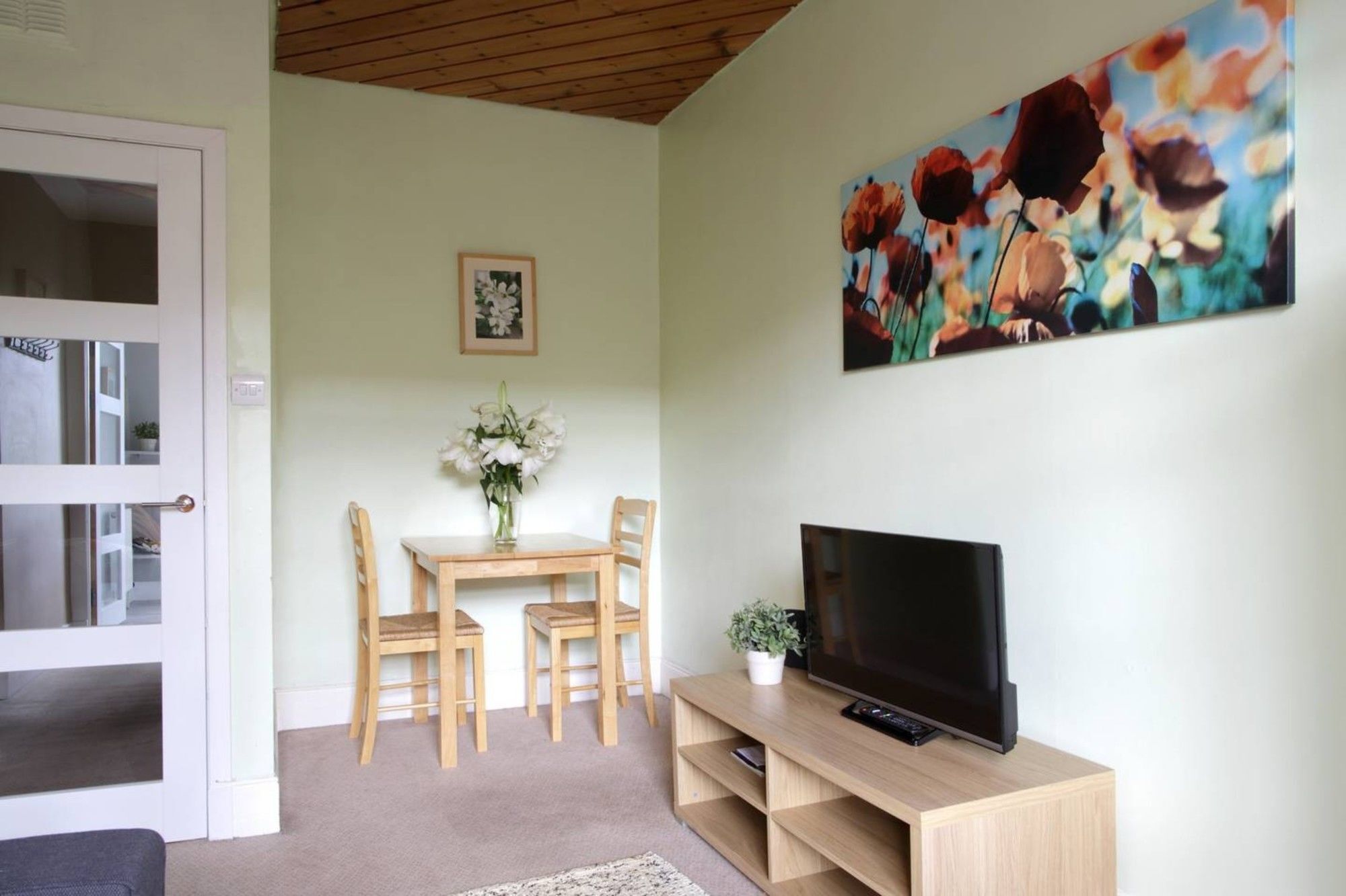 1 Bedroom In * Edinburgh