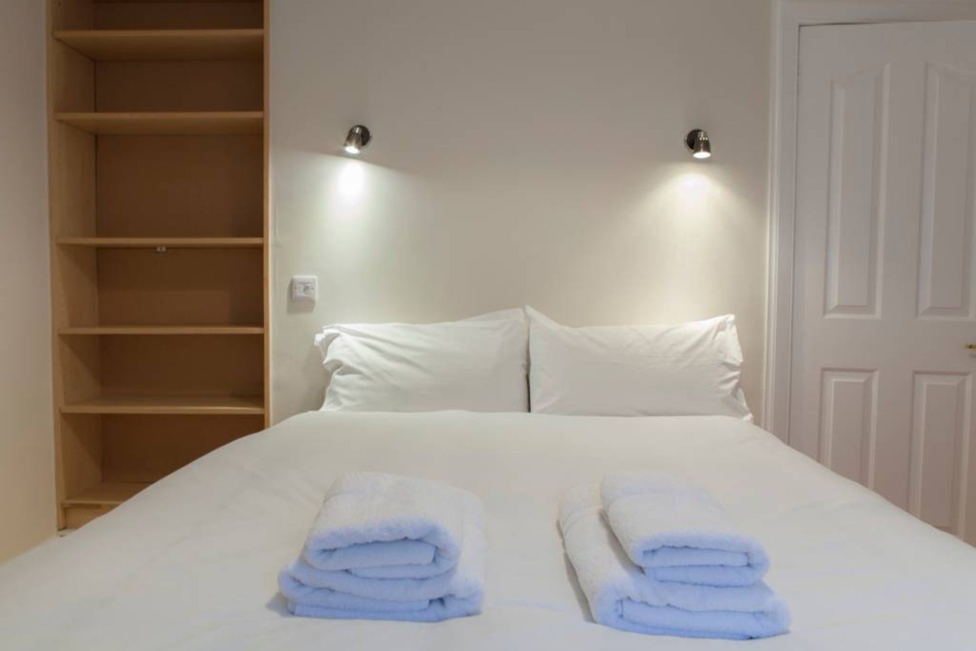 2 Bedroom Flat In West End Sleeps 4 *