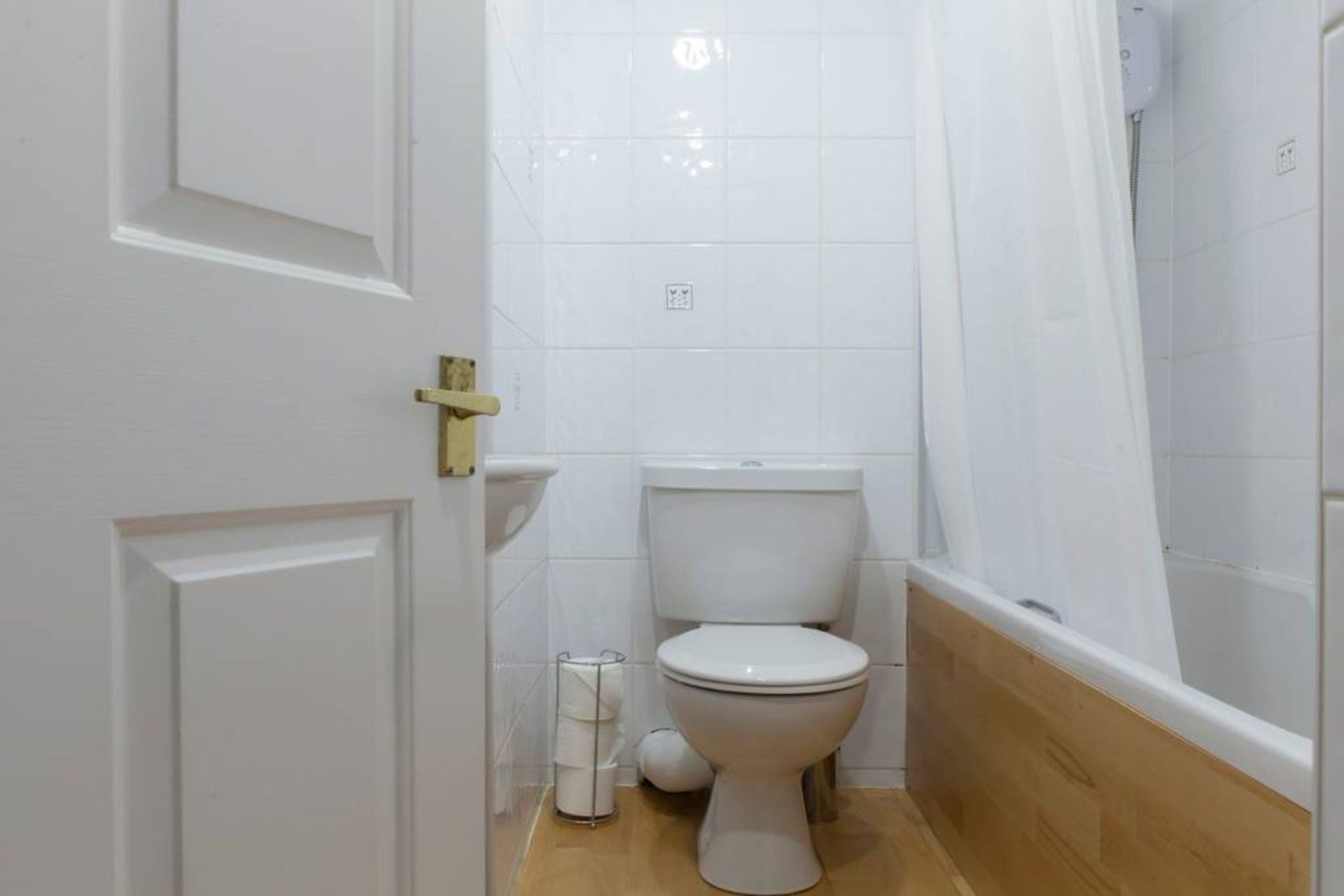 Apartment 2 Bedroom Flat In West End Sleeps 4 *