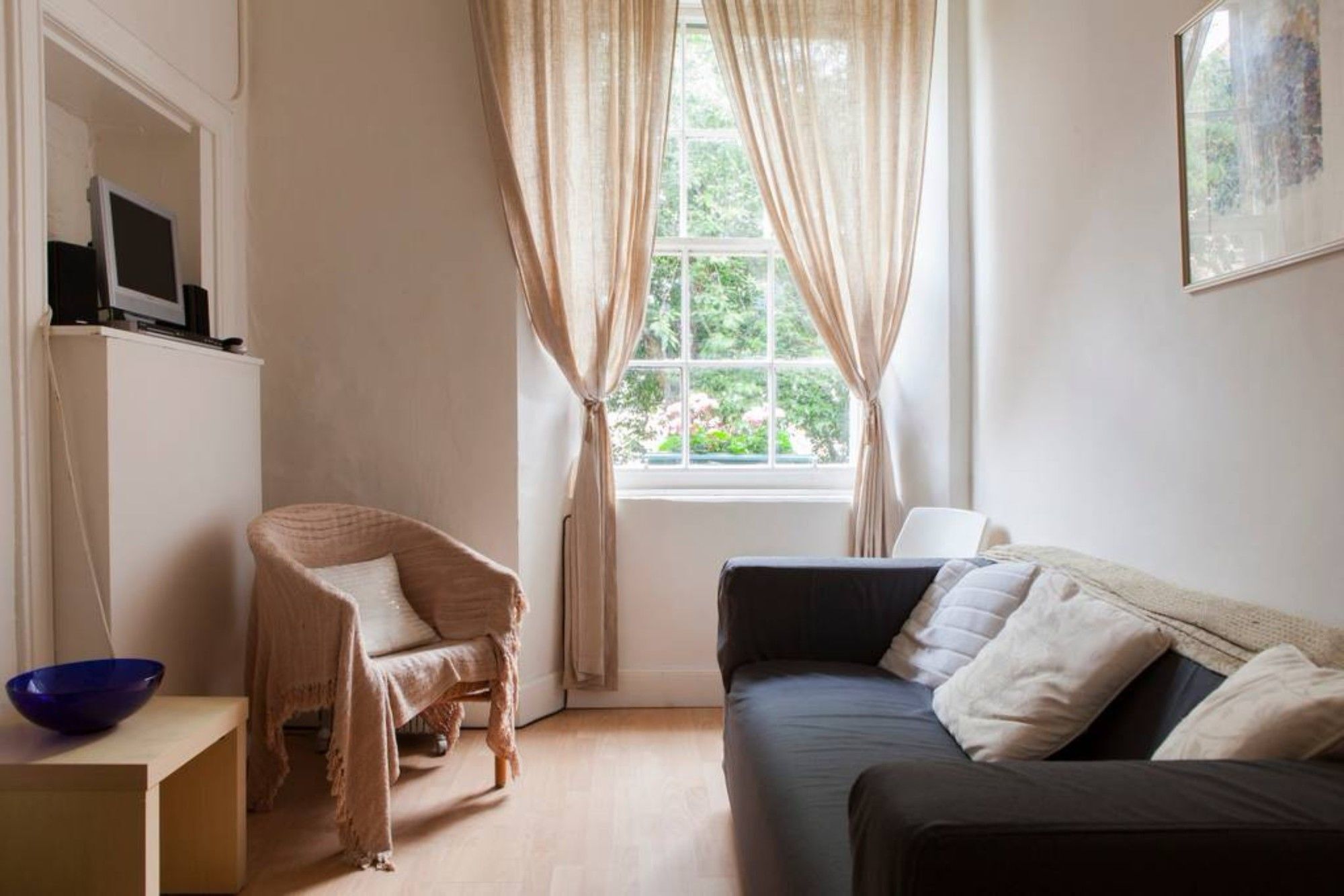 1 Bedroom Flat On St Stephen Street * Edinburgh