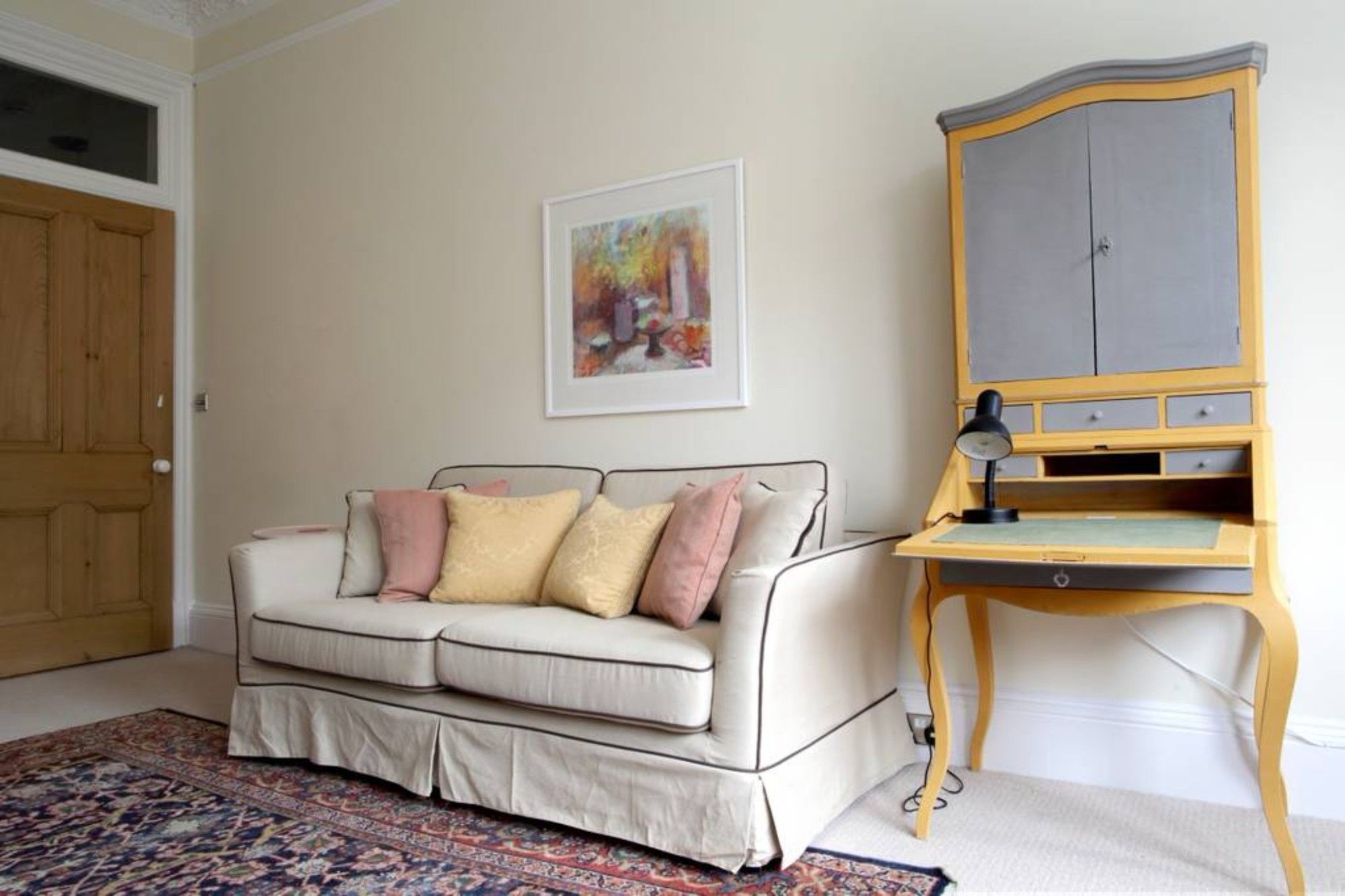 1 Bedroom Flat Near Centre Accommodates 4 Apartment
