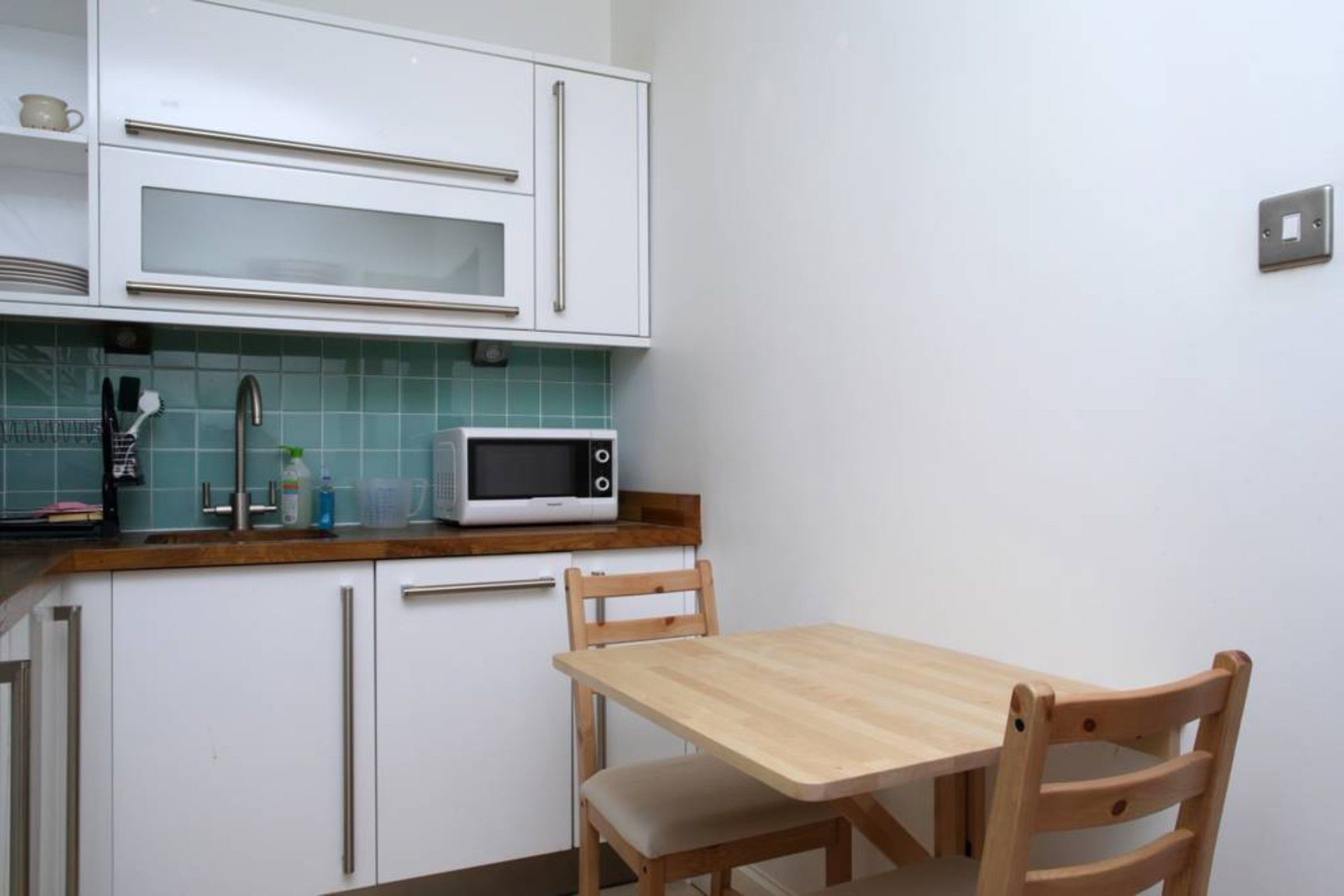 1 Bedroom Flat Near Centre Accommodates 4 Apartment