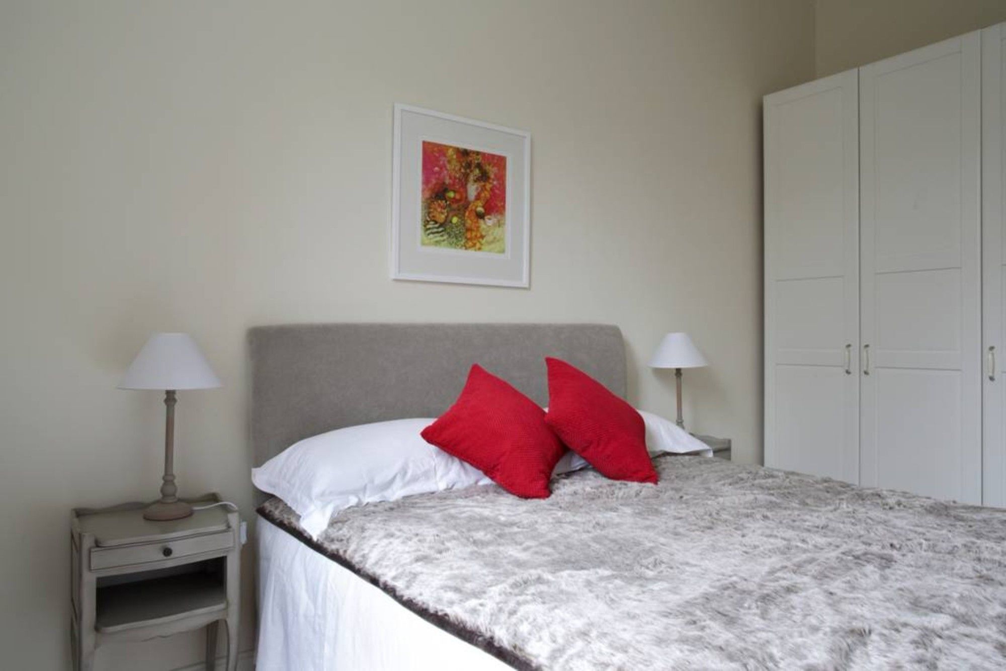 1 Bedroom Flat Near Centre Accommodates 4 *