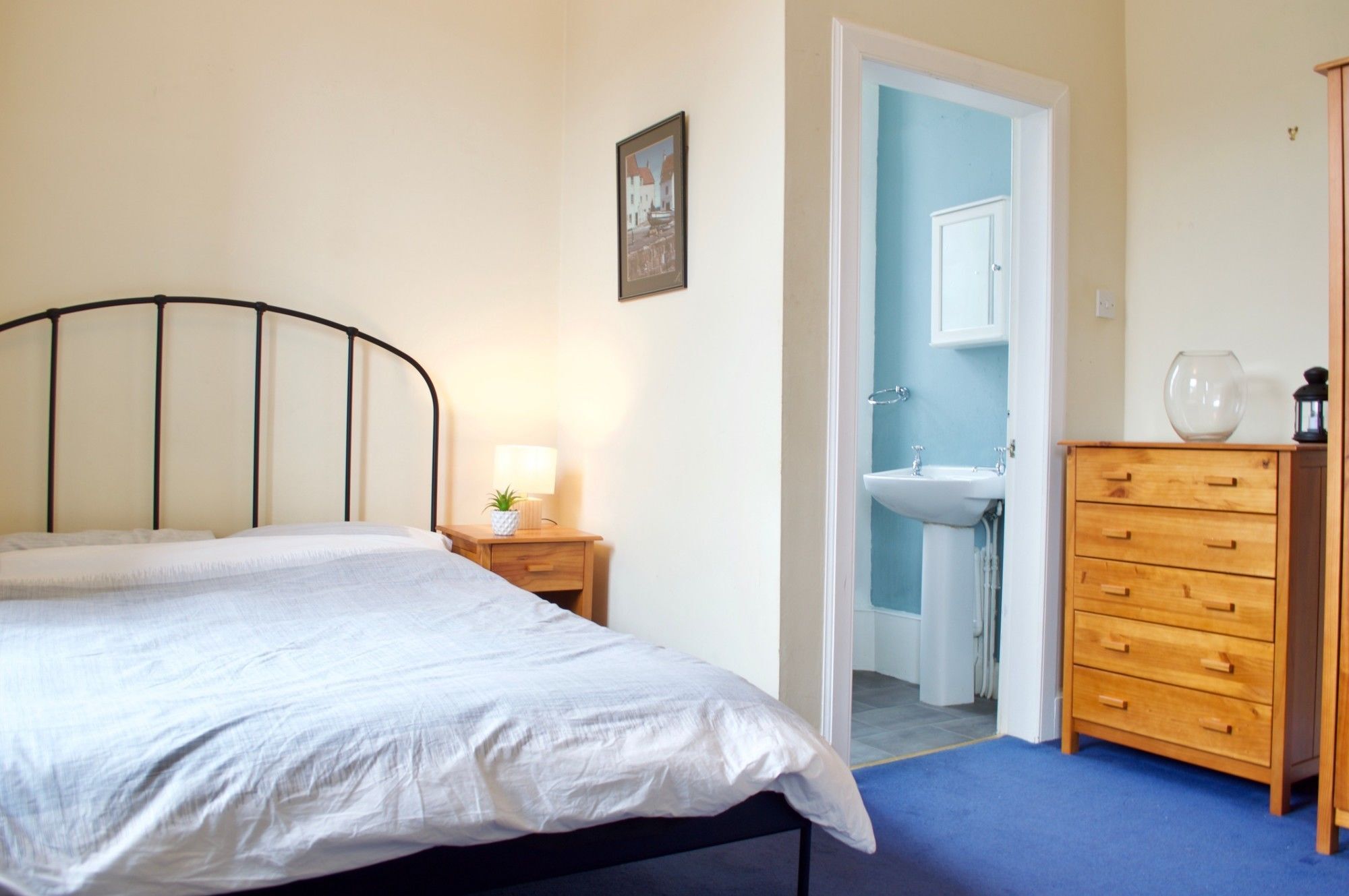 2 Bedroom Flat In Stockton Apartment