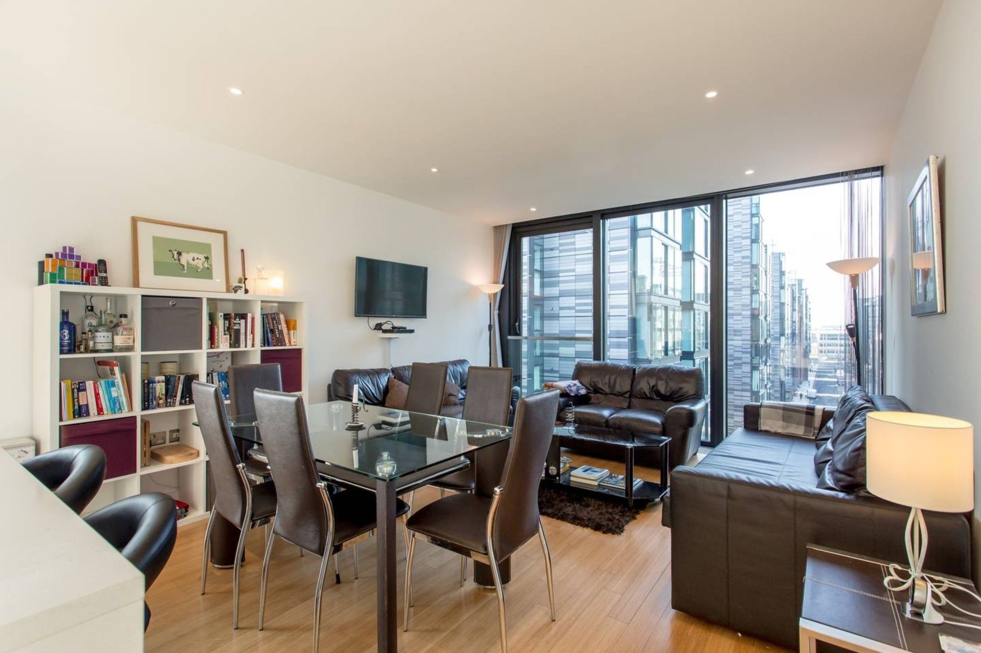 Luxury 2 Bedroom Quartermile Apartment *