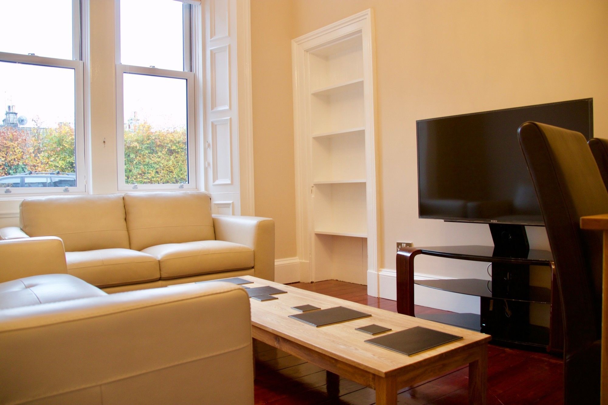 Apartment 2 Bedroom Flat Off Leith Walk Accommodates 7 *