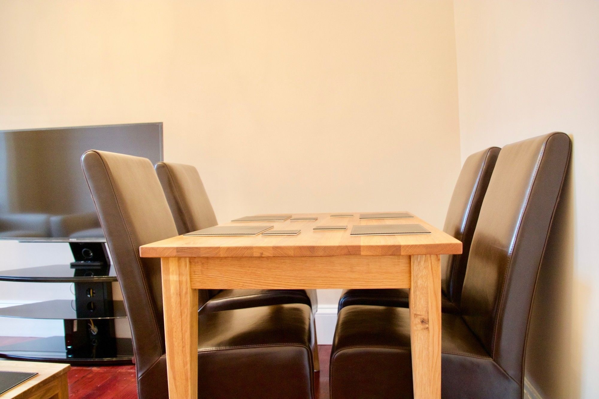 Apartment 2 Bedroom Flat Off Leith Walk Accommodates 7 Edinburgh