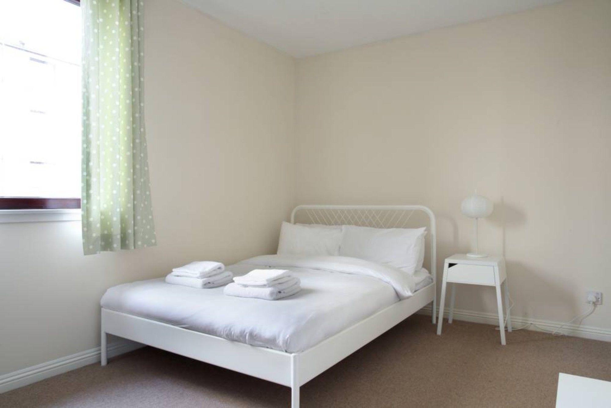 2 Bedroom Canalside Apartment