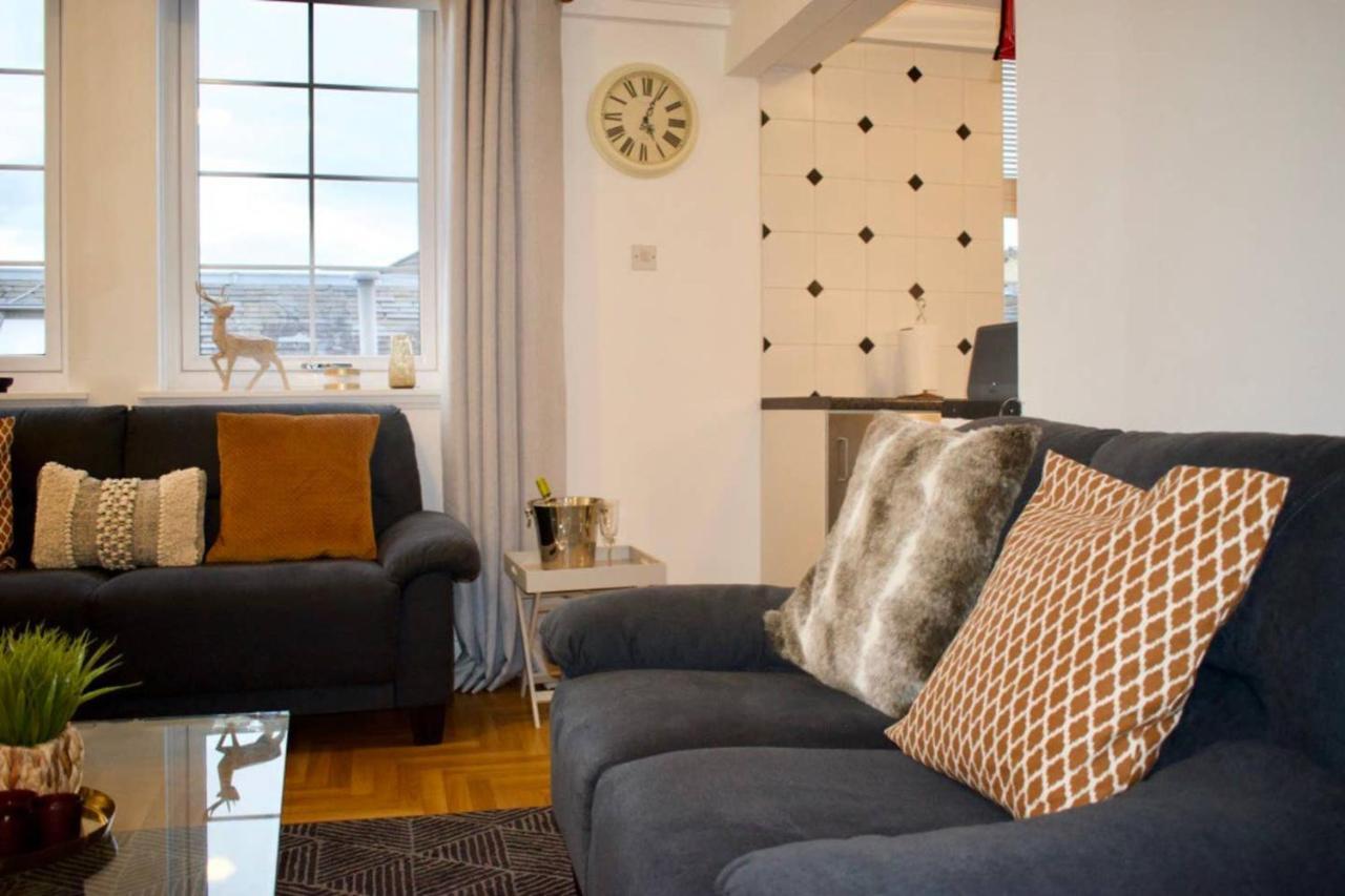 Apartment Bright And Modern With Pool And Rooftop Views Edinburgh
