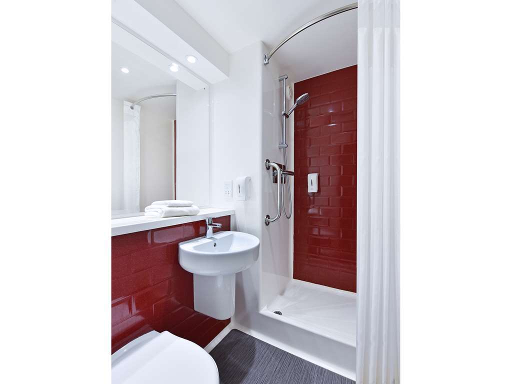 Travelodge Rose Street Hotel Edinburgh