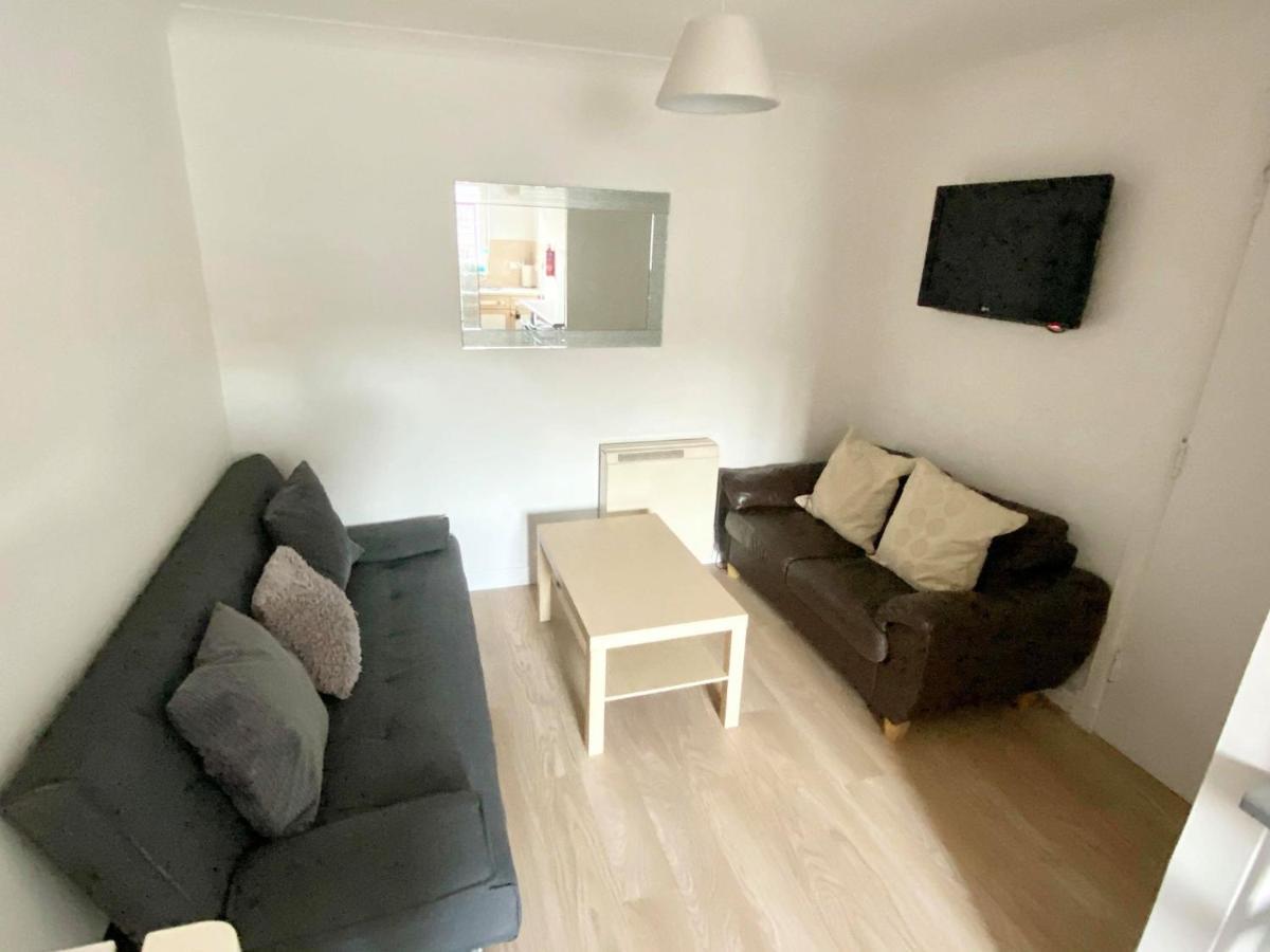 Haymarket Holiday Home, 3 Bedrooms & Parking *
