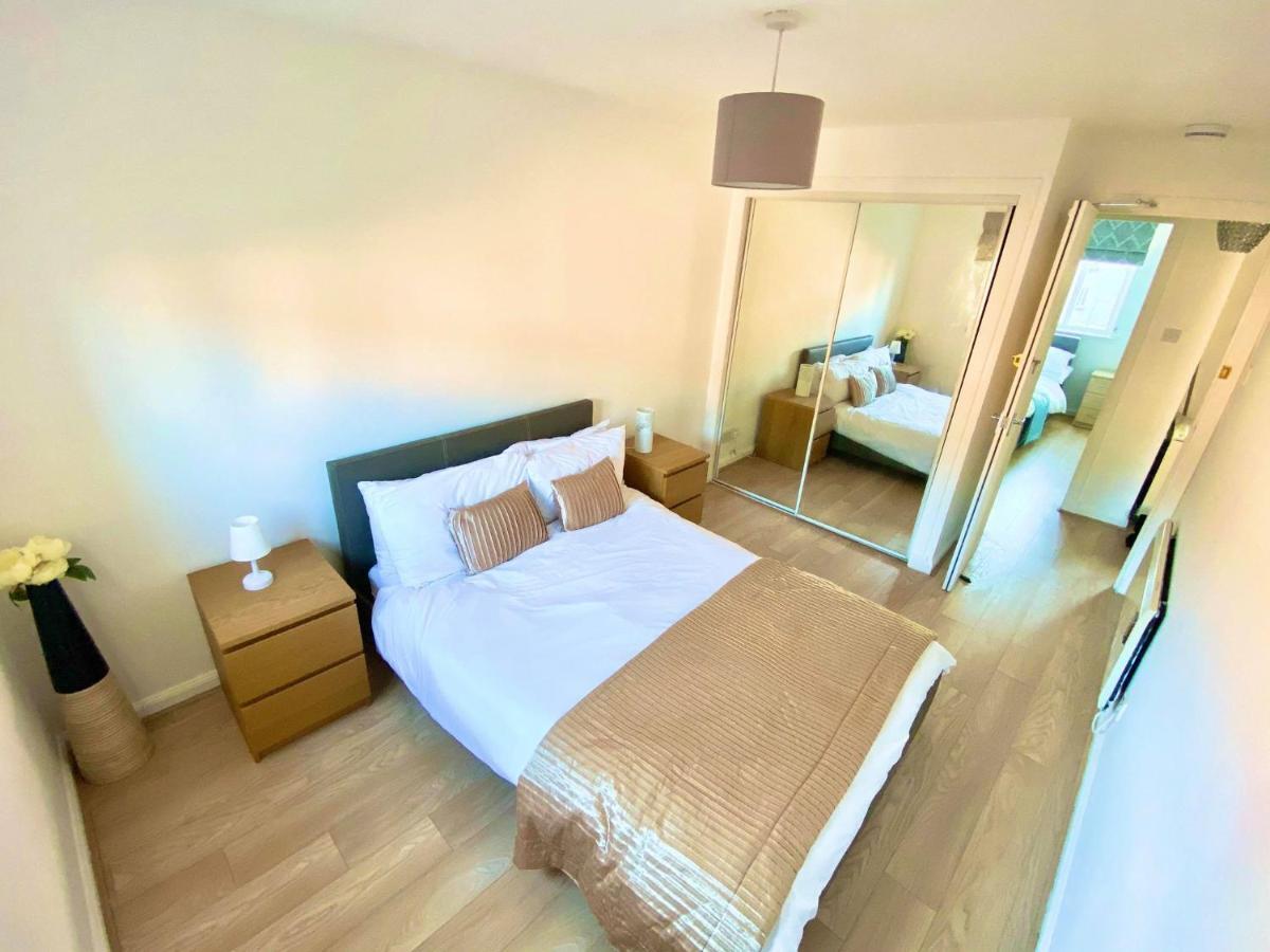 Haymarket Holiday Home, 3 Bedrooms & Parking Apartment Edinburgh