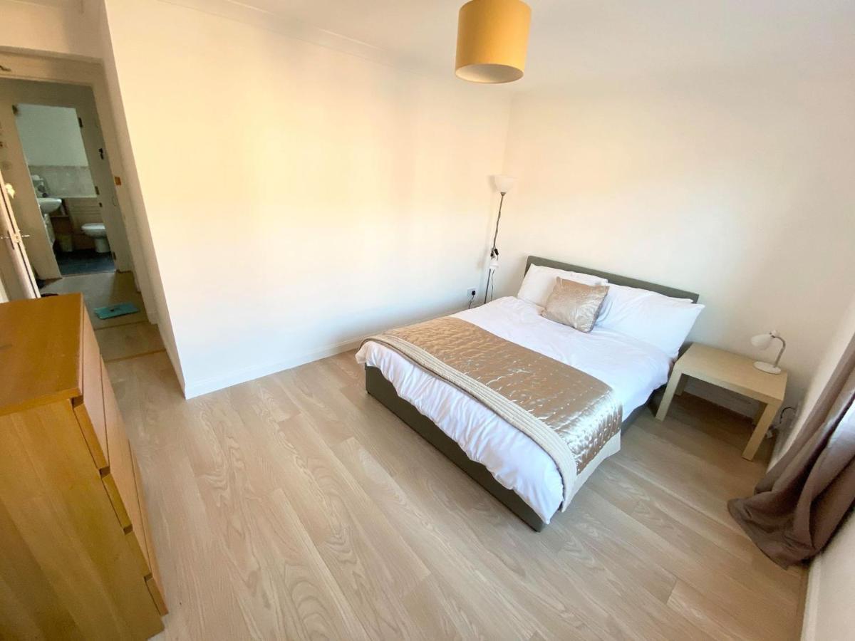 Haymarket Holiday Home, 3 Bedrooms & Parking * Edinburgh