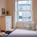 2 Bedroom Flat In The Central New Town