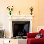 Traditional Georgian Flat In New Town
