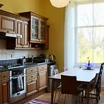 Classic Edinburgh Flat In The Heart Of Morningside