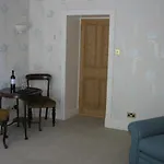 Beautiful New Town Studio With Patio