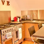 Cosy Studio Apartment In Edinburgh