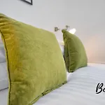 Charming 2Br-1Ba By Bonjour Residences Edinburgh