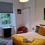 Leith Spectacular Apartment By Sensational Stay Short Lets & Serviced Accommodation With 6 Separate Beds & 2 Baths
