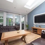 Luxury Arthur Seat Viewtownhouse With A Hot Tub