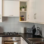 Lovely 3 Bed Apartment In Central Edinburgh