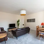 Lovely 3 Bed Apartment In Central Edinburgh