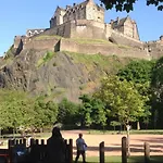 Beautiful 2 Bedroom House in Edinburgh