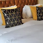 4 Bedrooms Apartment By Sensational Stay Short Lets & Serviced Accommodation