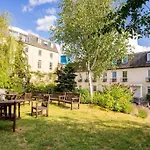Central, Bright 2 Bed Flat - Pool & Sauna