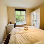 Stunning 2-Bed Apartment In Edinburgh Free Parking