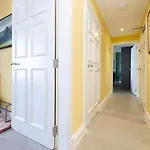 Joivy Inviting Flat At The Heart Of Edinburgh