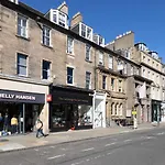 Joivy Inviting Flat At The Heart Of Edinburgh