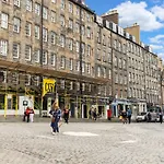 Unique 2 Bedroom Castle Suite Apartment - Near Edinburgh Castle & Royal Mile