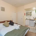 Cozy 1B Groundfloor - 8 Minute From City Centre