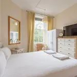 Beautiful 2 Bed 2 Bath Flat Overlooking Meadows Park