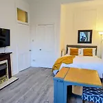 Ensuite Room In The City