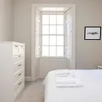 Elegant 2-Bedroom Apartment In Edinburgh City Centre