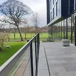 The Simpson - Luxury 2 Bed - Private Parking