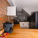 Superb Luxury Quality Central Apartment On Canal