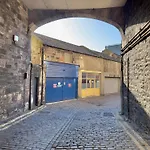 Cairn Hotel & Apartments