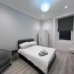 Lovely 4 Bedroom 2Nd Floor Walk Up Apartment