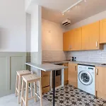 Central Apartment - Close To Everything!