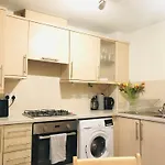 Spacious City Centre Flat Free Parking& Superfast Wifi