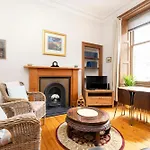 Charming 1-Bedroom Edinburgh City Getaway