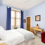 Charming 1-Bedroom Edinburgh City Getaway