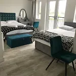 Two Bedrooms With 3 Double Beds 2 Bathrooms